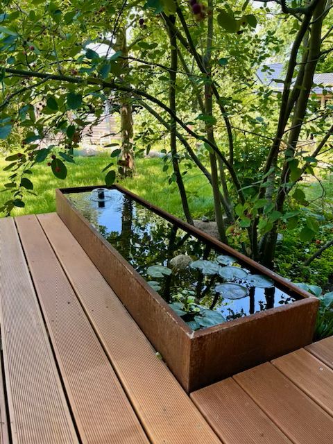 Wasserbecken aus Cortenstahl "Le Bassin R"