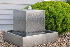 Gartenbrunnen aus Edelstahl "Le Cube"