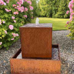 Gartenbrunnen aus Cortenstahl "Le Cube" in Cortenstahlbecken