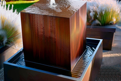 Gartenbrunnen aus Cortenstahl "Le Cube" in Cortenstahlbecken