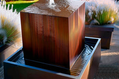 Gartenbrunnen aus Cortenstahl "Le Cube" in Cortenstahlbecken