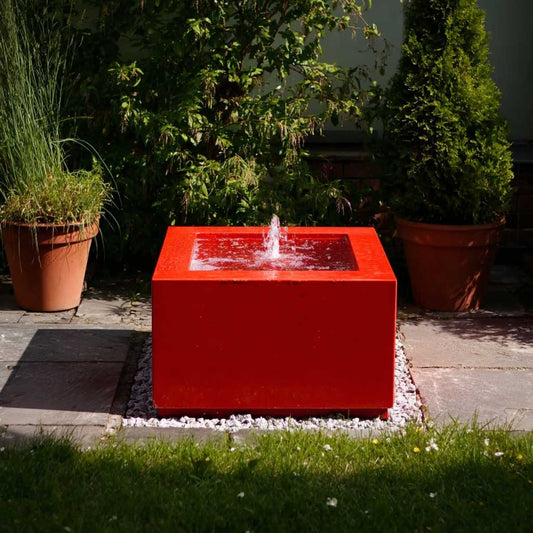 Wasserbecken aus farbig pulverbeschichtetem Aluminium "Le Bassin Q"