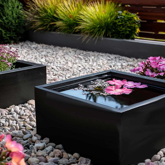 Wasserbecken aus farbig pulverbeschichtetem Aluminium "Le Bassin Q"