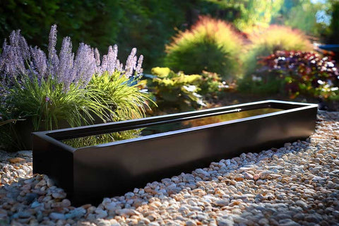 Wasserbecken aus farbig pulverbeschichtetem Aluminium "Le Bassin R"