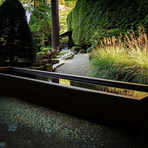 Wasserbecken aus farbig pulverbeschichtetem Aluminium "Le Bassin R"